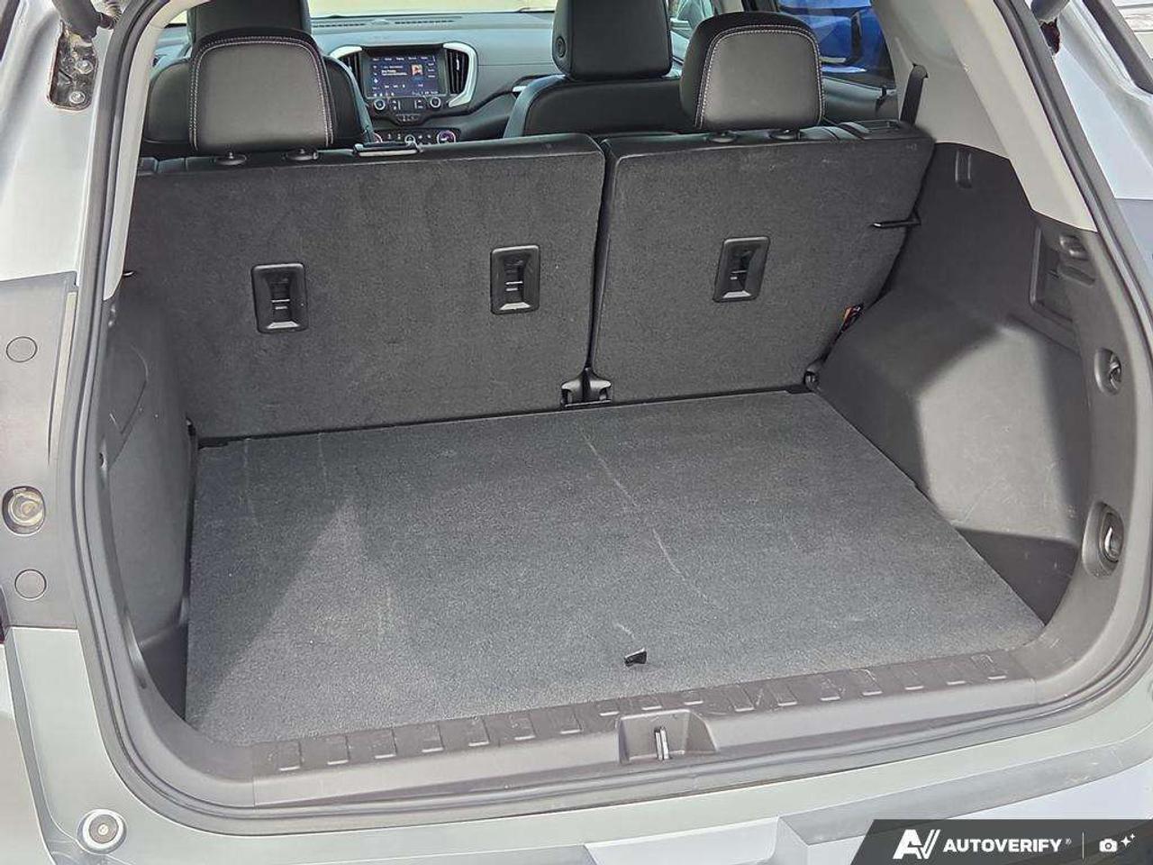 2024 GMC Terrain SLT AWD   WELL MAINTAINED   OFF LEASE   NO CLAIMS Photo