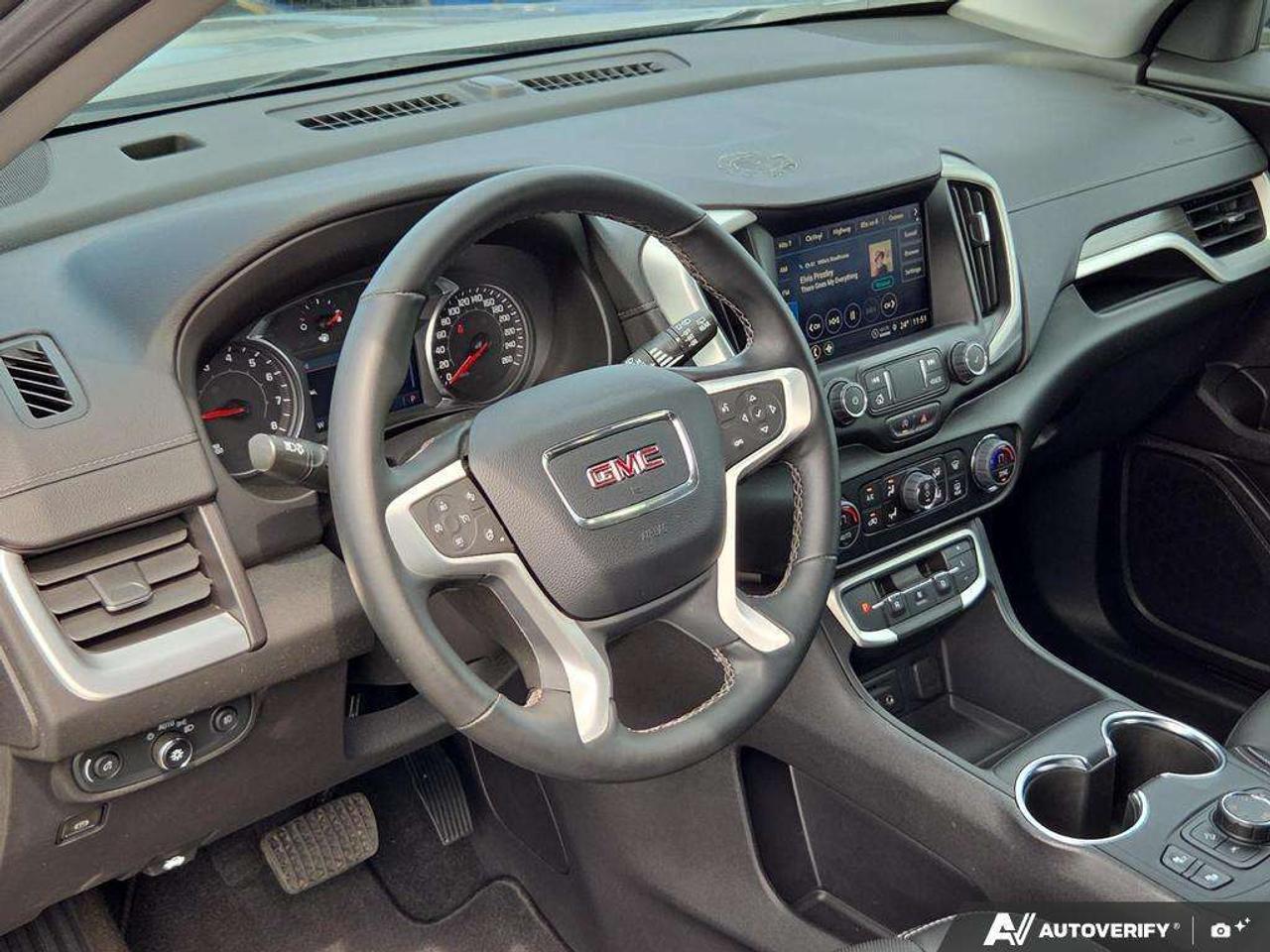 2024 GMC Terrain SLT AWD   WELL MAINTAINED   OFF LEASE   NO CLAIMS Photo