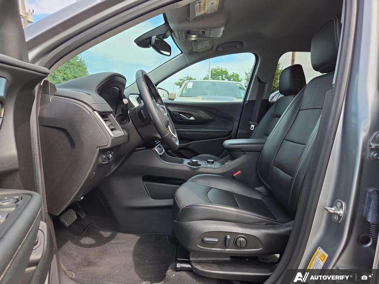2024 GMC Terrain SLT AWD   WELL MAINTAINED   OFF LEASE   NO CLAIMS Photo