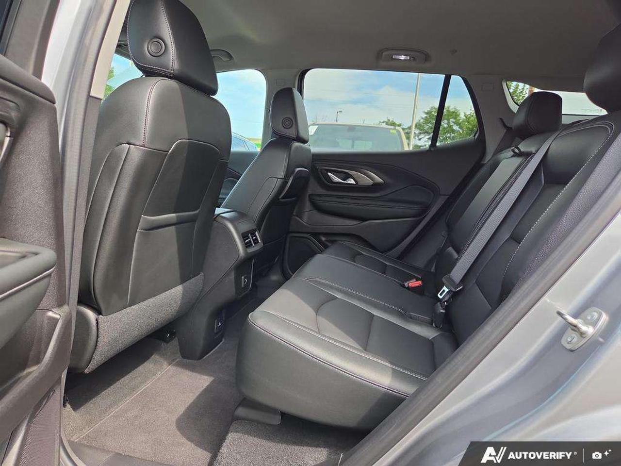 2024 GMC Terrain SLT AWD   WELL MAINTAINED   OFF LEASE   NO CLAIMS Photo