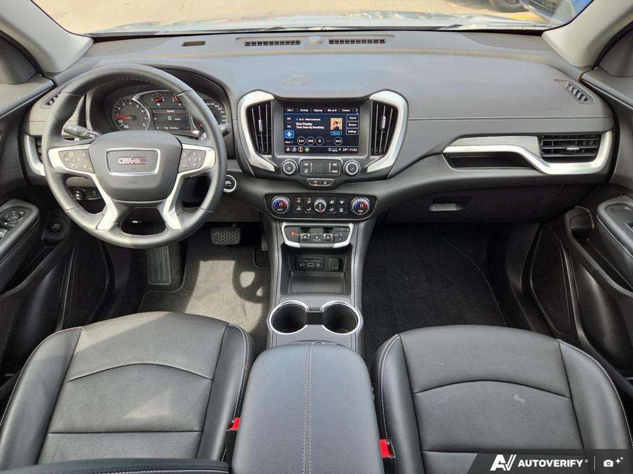 2024 GMC Terrain SLT AWD   WELL MAINTAINED   OFF LEASE   NO CLAIMS Photo