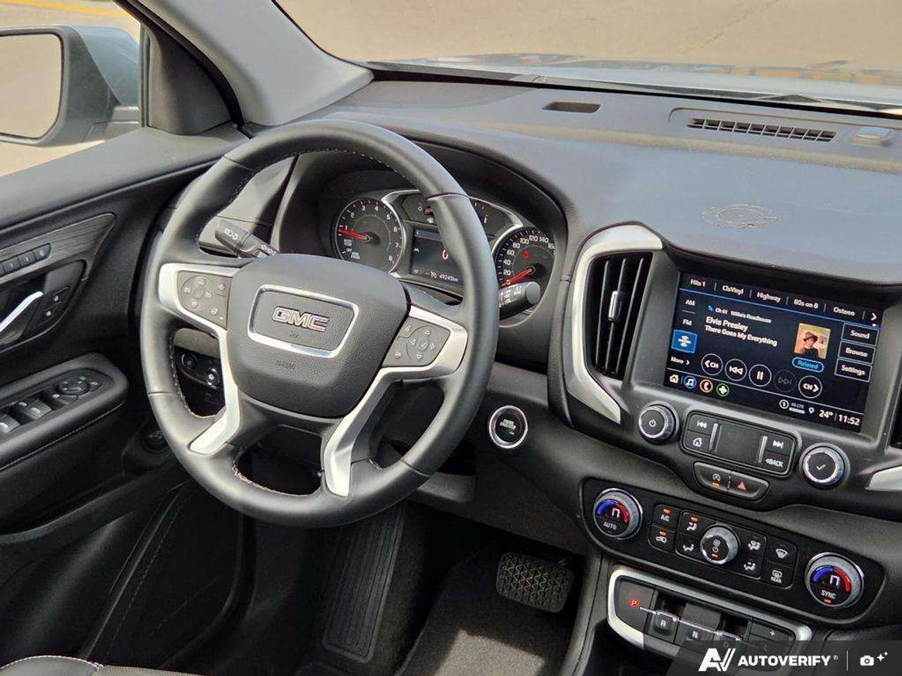 2024 GMC Terrain SLT AWD   WELL MAINTAINED   OFF LEASE   NO CLAIMS Photo