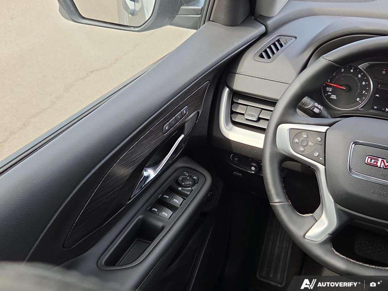 2024 GMC Terrain SLT AWD   WELL MAINTAINED   OFF LEASE   NO CLAIMS Photo