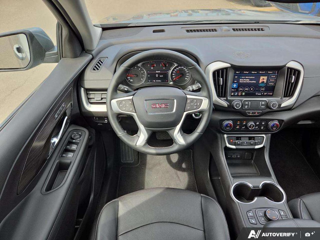 2024 GMC Terrain SLT AWD   WELL MAINTAINED   OFF LEASE   NO CLAIMS Photo