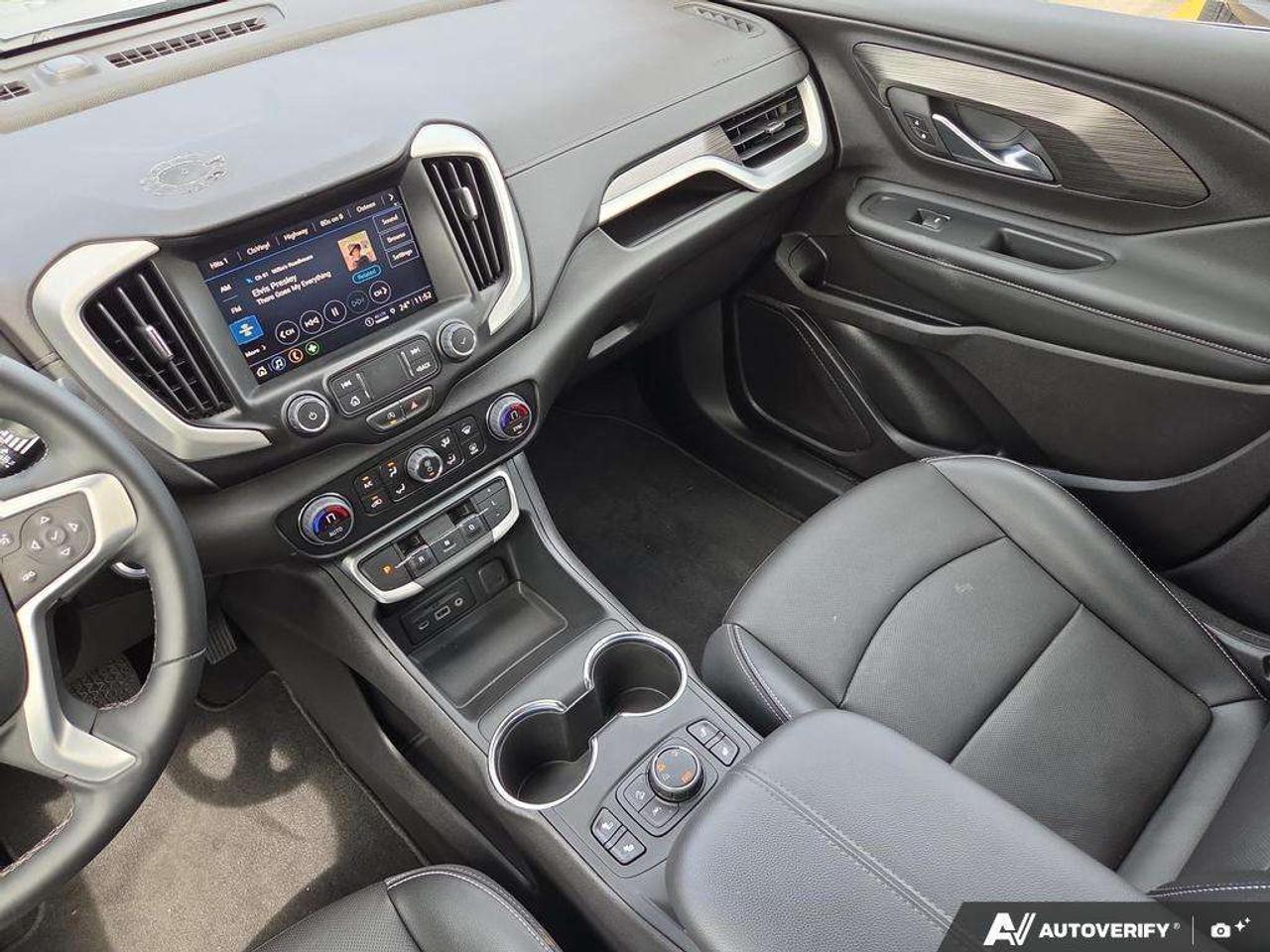 2024 GMC Terrain SLT AWD   WELL MAINTAINED   OFF LEASE   NO CLAIMS Photo