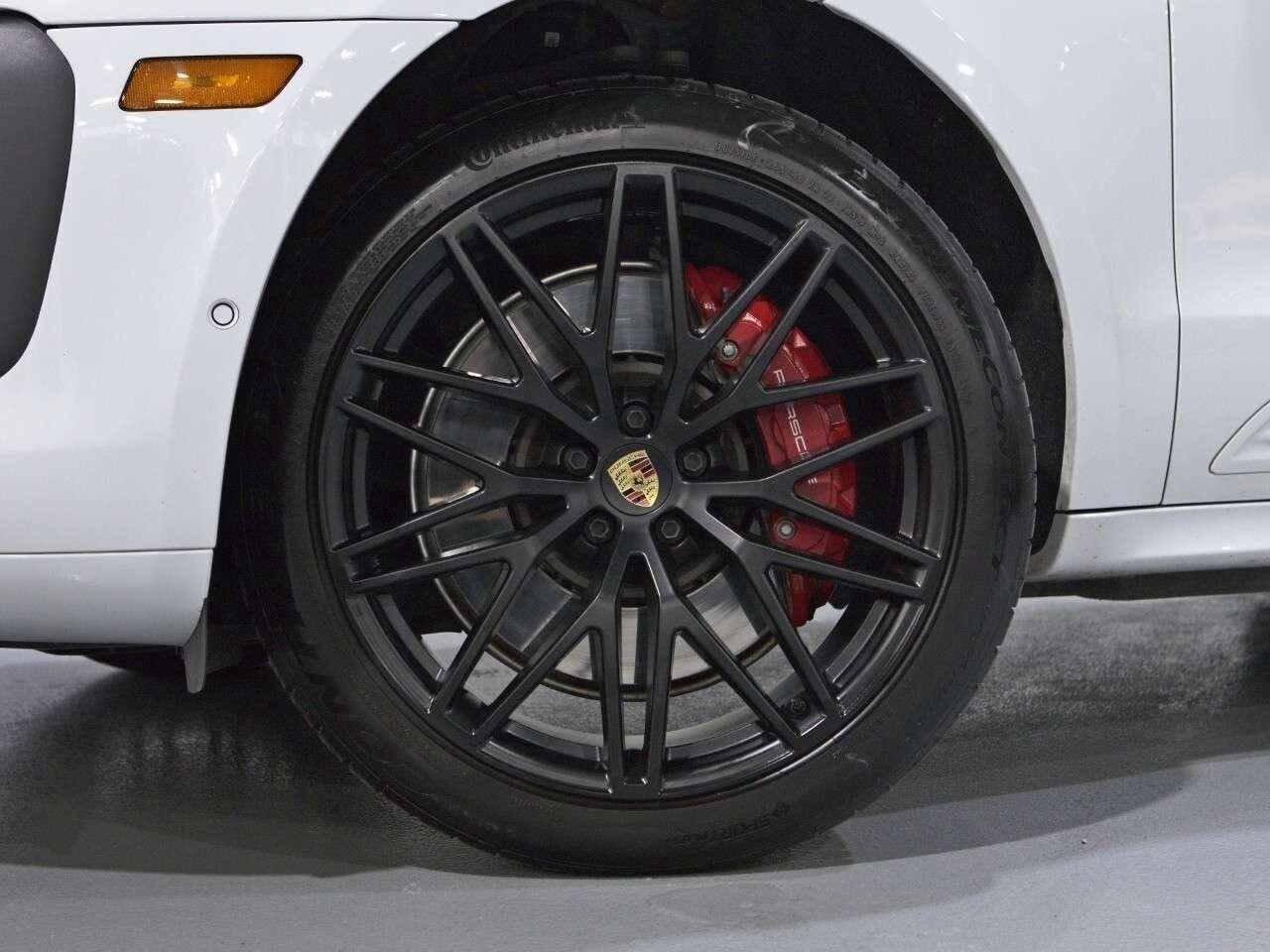 2023 Porsche Macan GTS AWD Photo