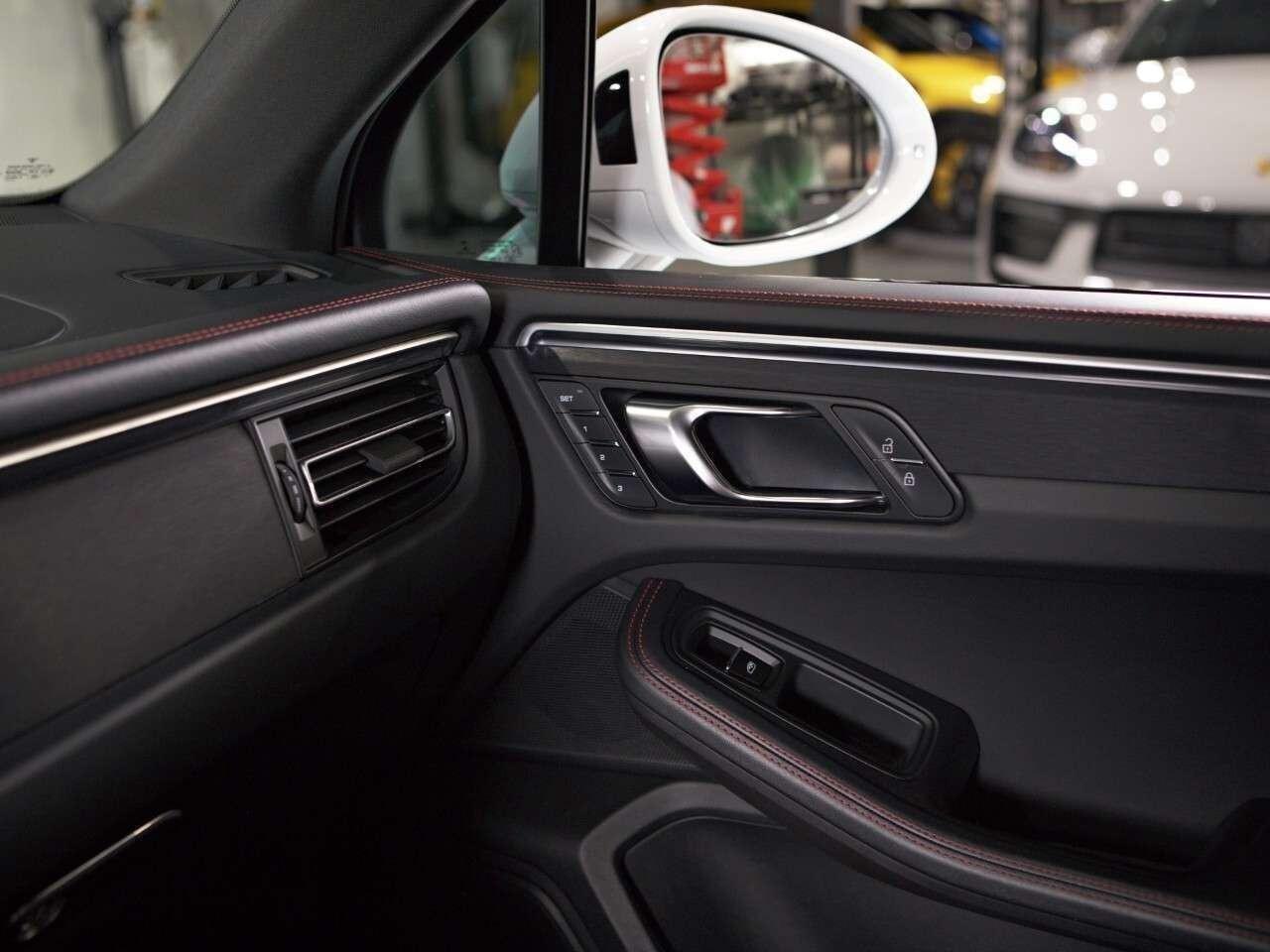 2023 Porsche Macan GTS AWD Photo