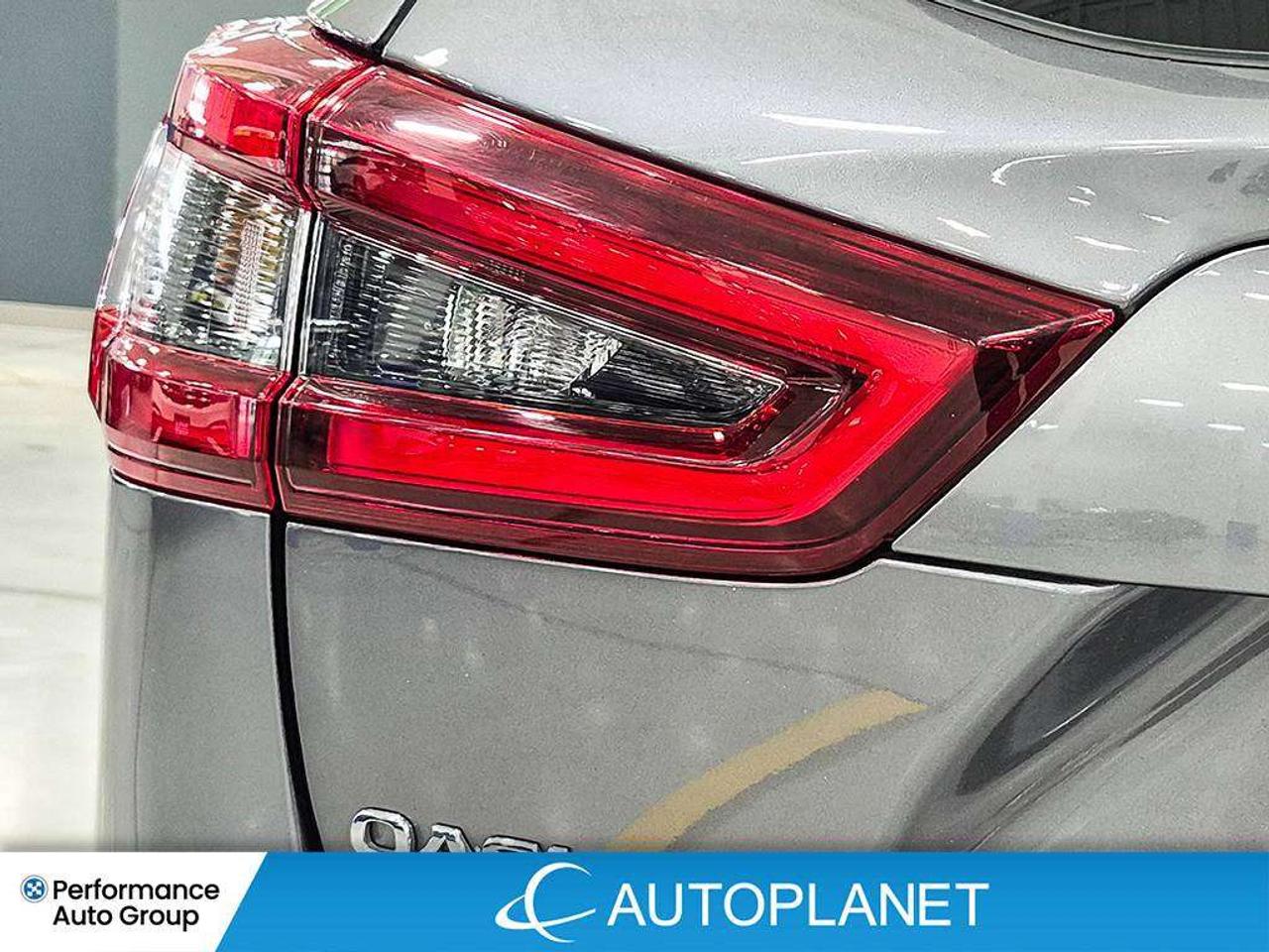 2023 Nissan Qashqai SV AWD, Sunroof, Back Up Cam, Bluetooth! Photo