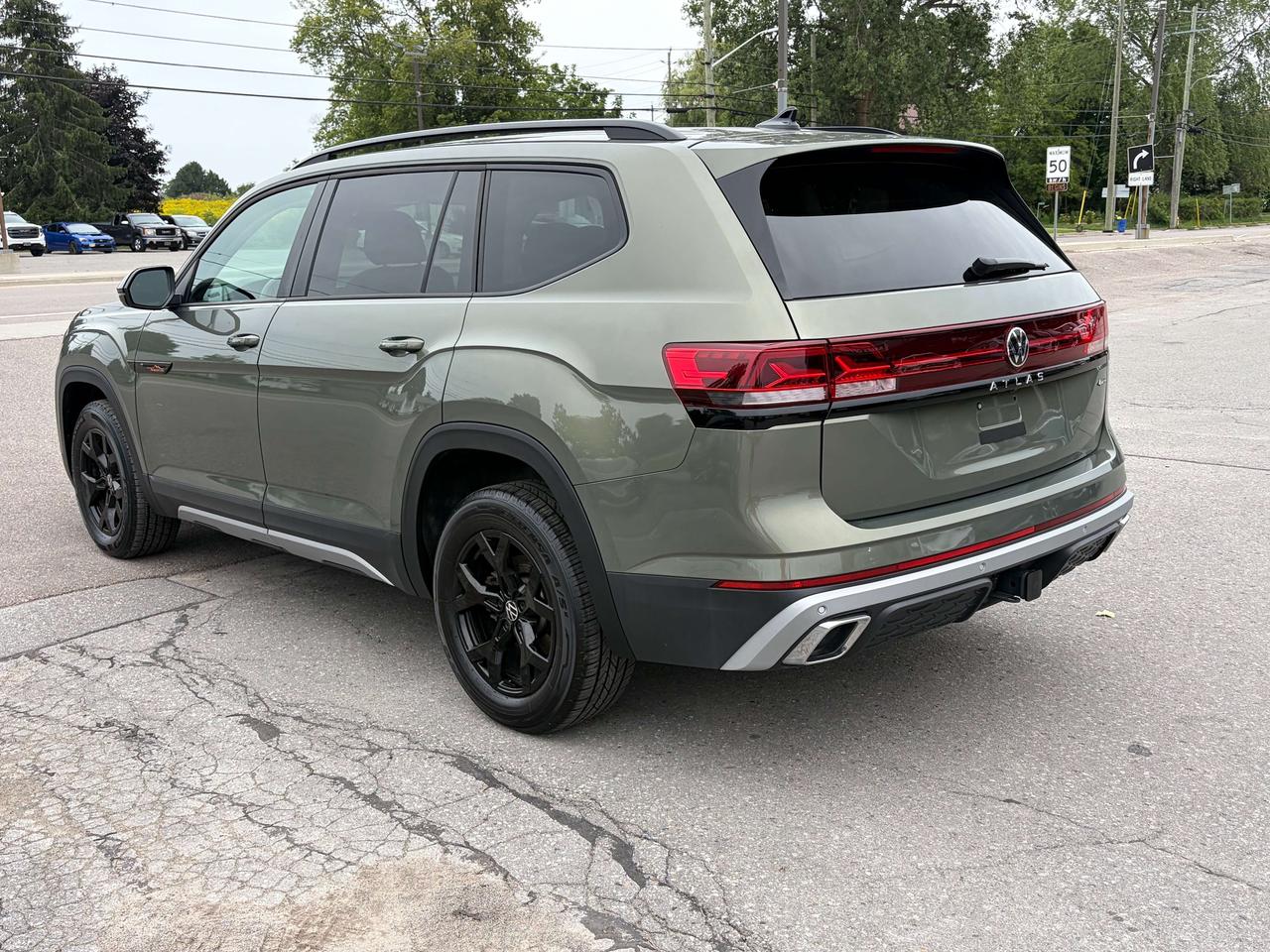 2024 Volkswagen Atlas PEAK EDITION/LEATHER/HEATED SEATS/CALL PICTON Photo2