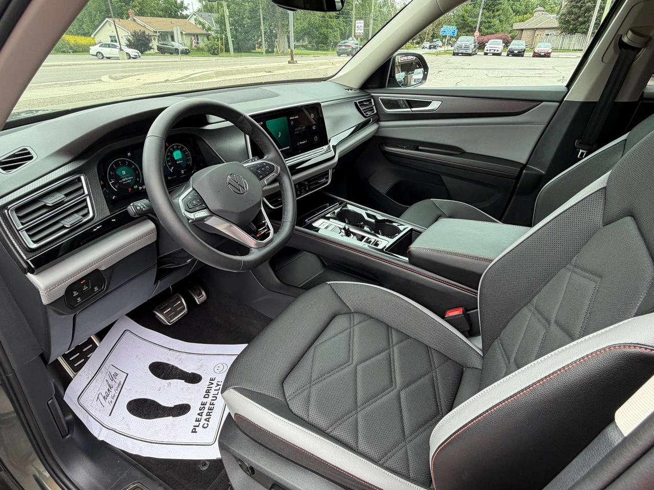 2024 Volkswagen Atlas PEAK EDITION/LEATHER/HEATED SEATS/CALL PICTON Photo