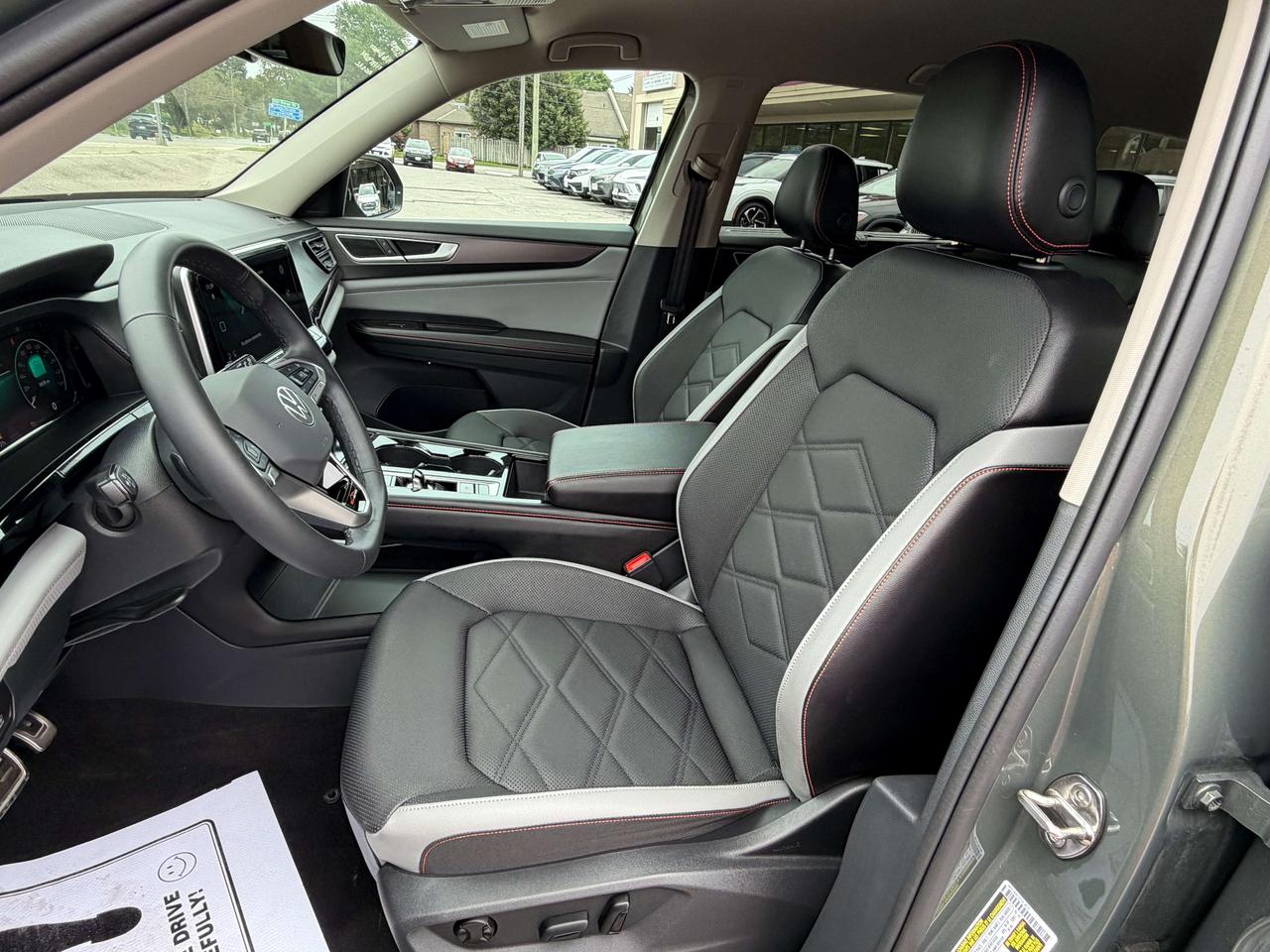 2024 Volkswagen Atlas PEAK EDITION/LEATHER/HEATED SEATS/CALL PICTON Photo