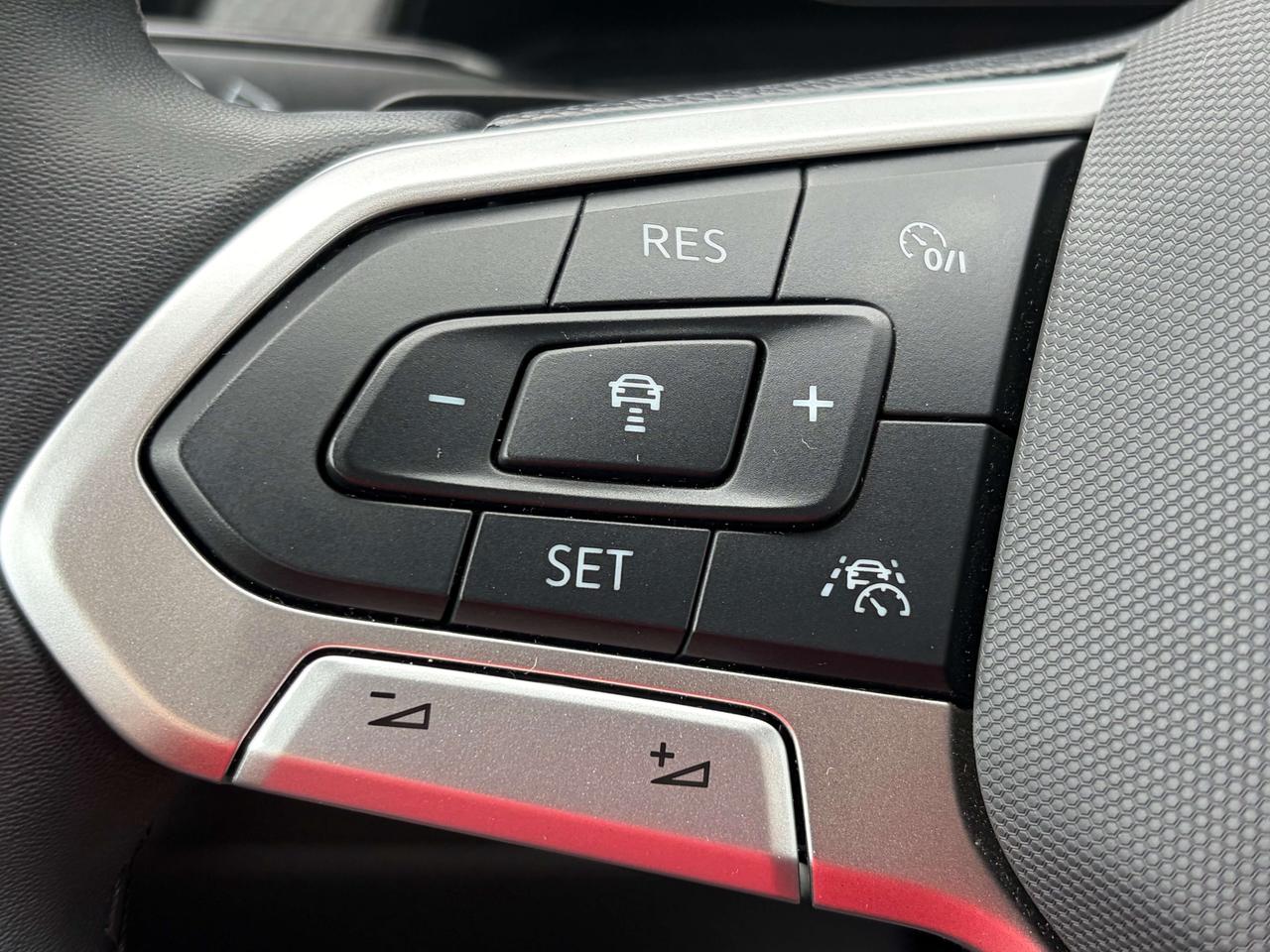 2024 Volkswagen Atlas PEAK EDITION/LEATHER/HEATED SEATS/CALL PICTON Photo