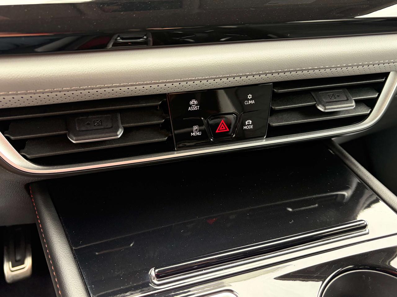 2024 Volkswagen Atlas PEAK EDITION/LEATHER/HEATED SEATS/CALL PICTON Photo