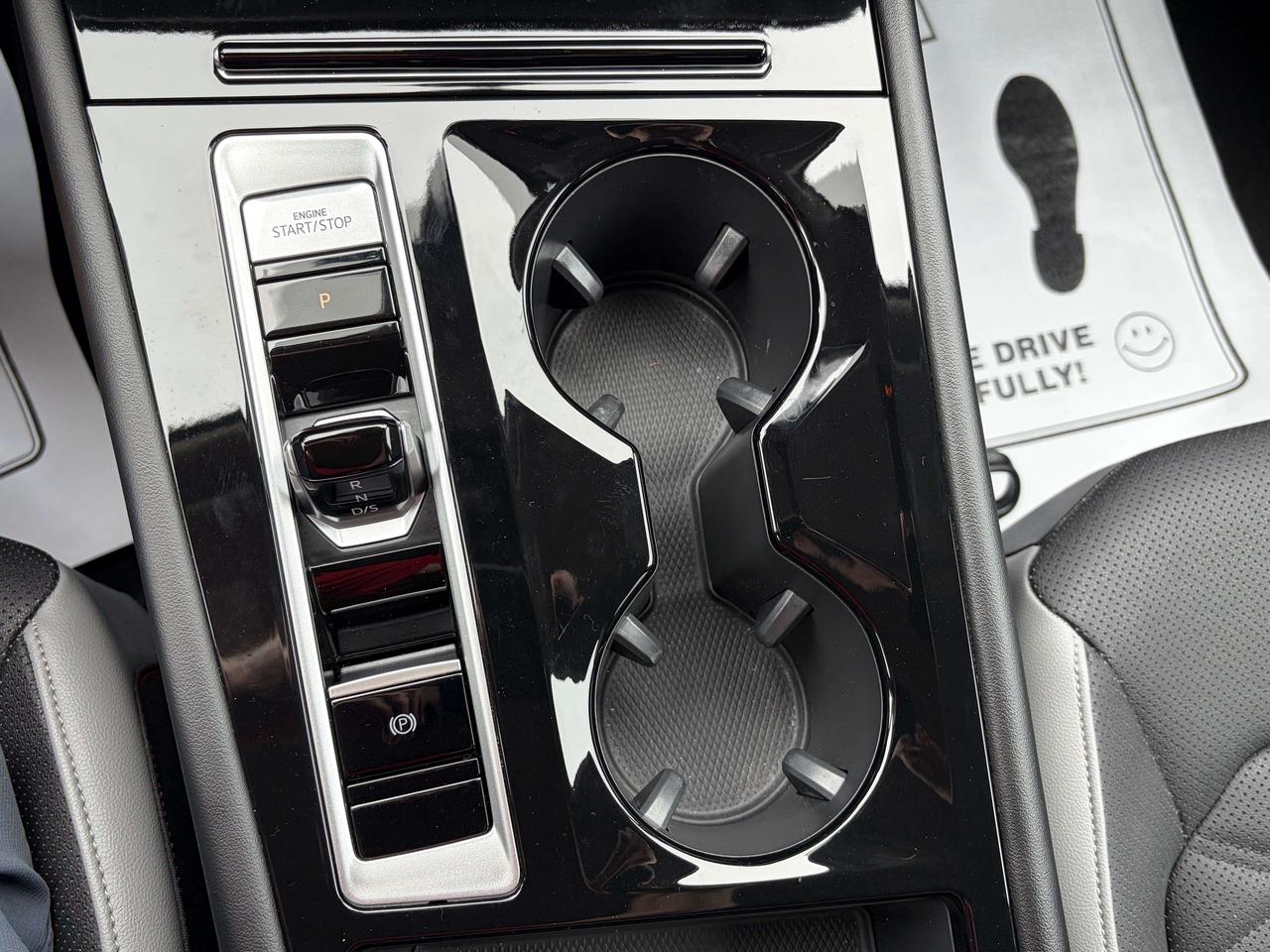 2024 Volkswagen Atlas PEAK EDITION/LEATHER/HEATED SEATS/CALL PICTON Photo