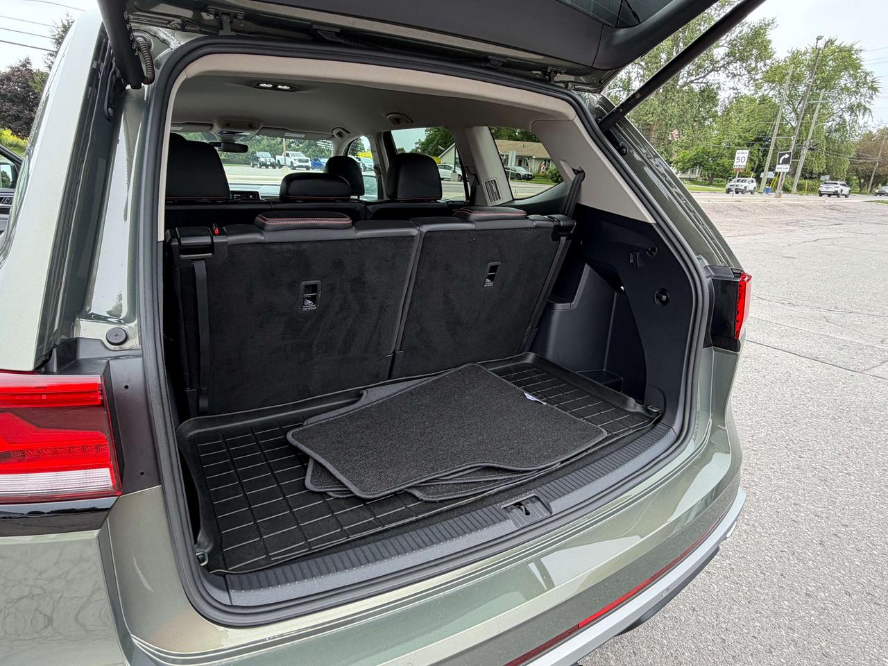 2024 Volkswagen Atlas PEAK EDITION/LEATHER/HEATED SEATS/CALL PICTON Photo