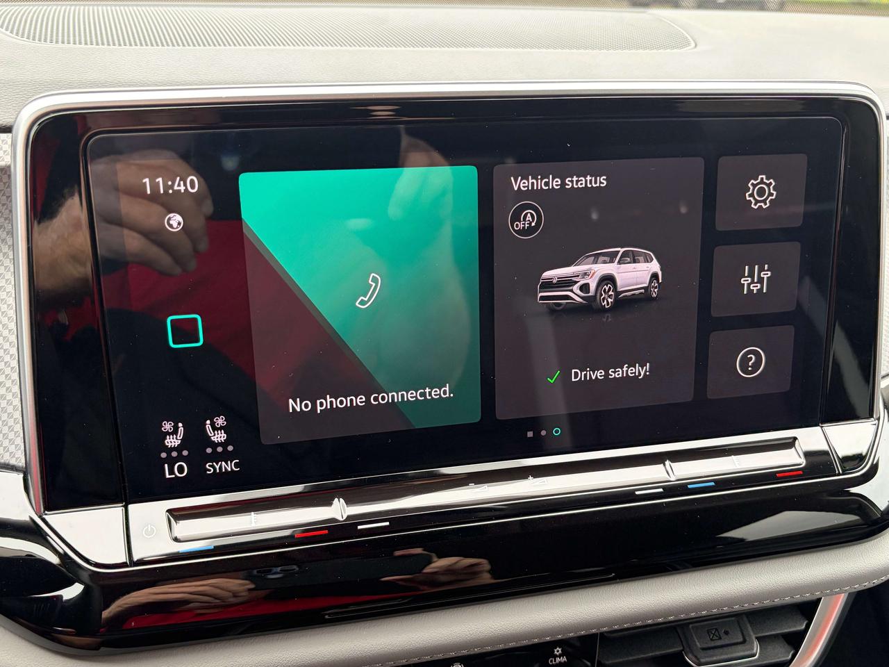 2024 Volkswagen Atlas PEAK EDITION/LEATHER/HEATED SEATS/CALL PICTON Photo