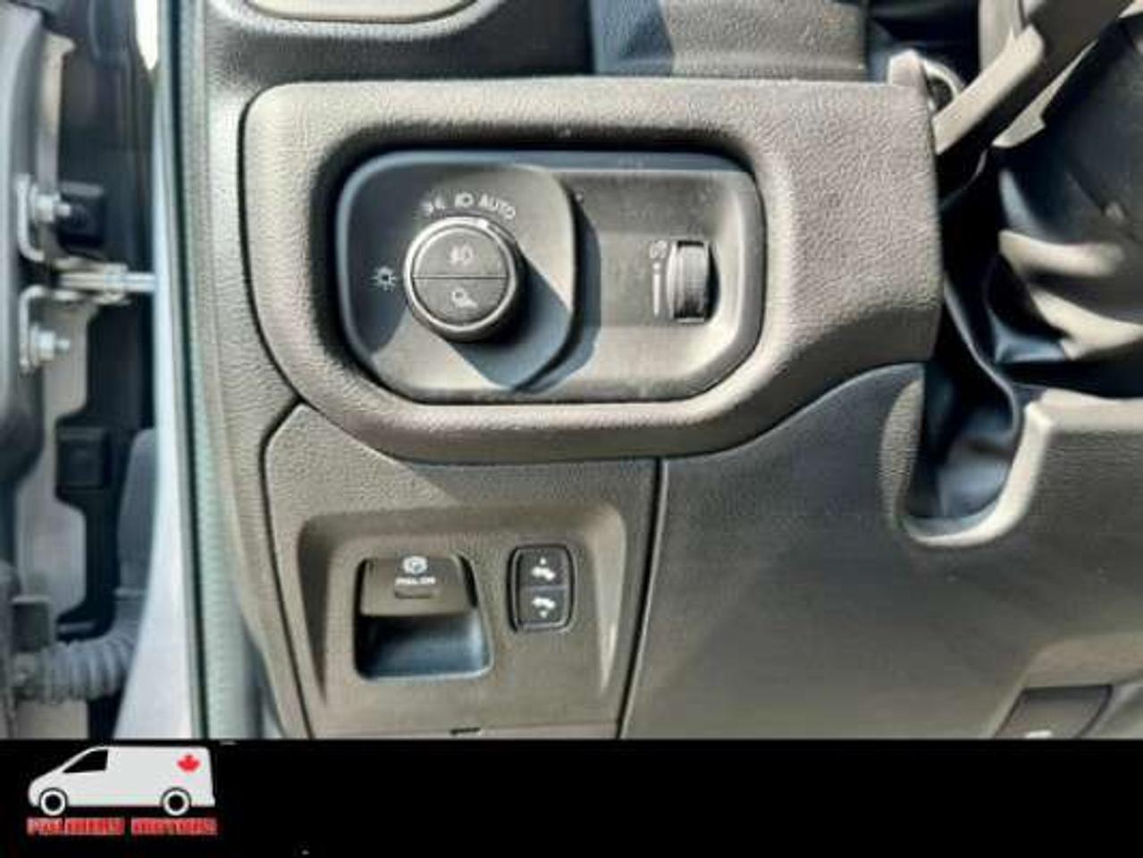 2023 RAM 1500 SPORT eTorque Crew Cab 4x4 V8 5.7FT Box Photo