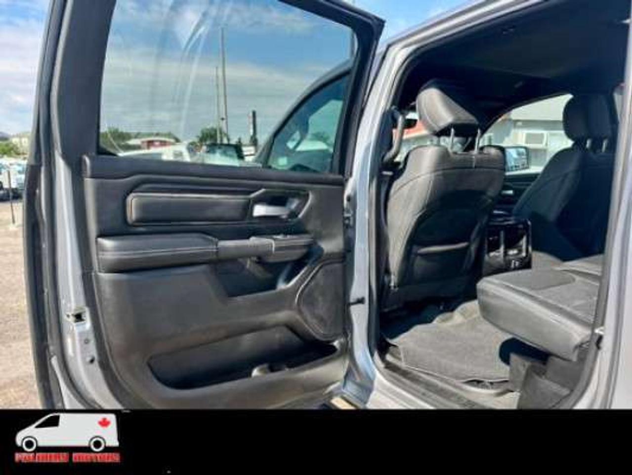 2023 RAM 1500 SPORT eTorque Crew Cab 4x4 V8 5.7FT Box Photo