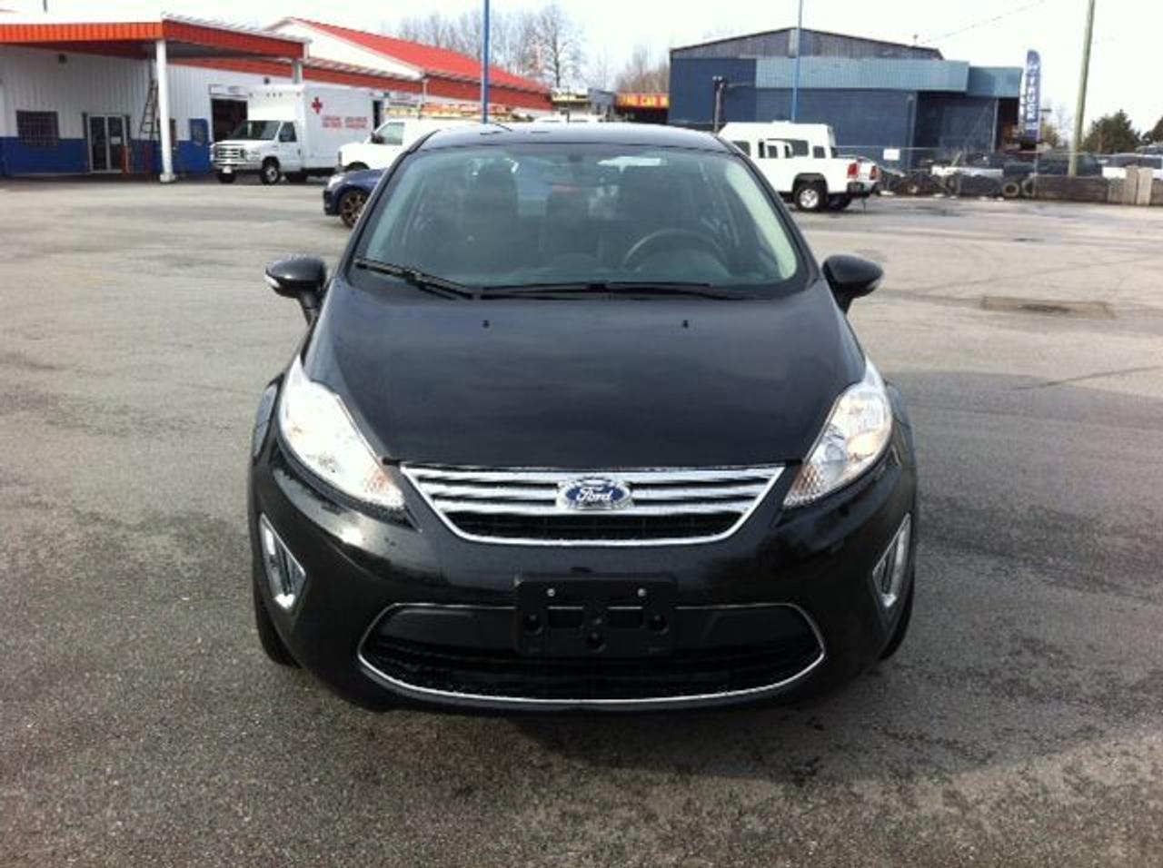 2013 Ford Fiesta Titanium - Photo #1