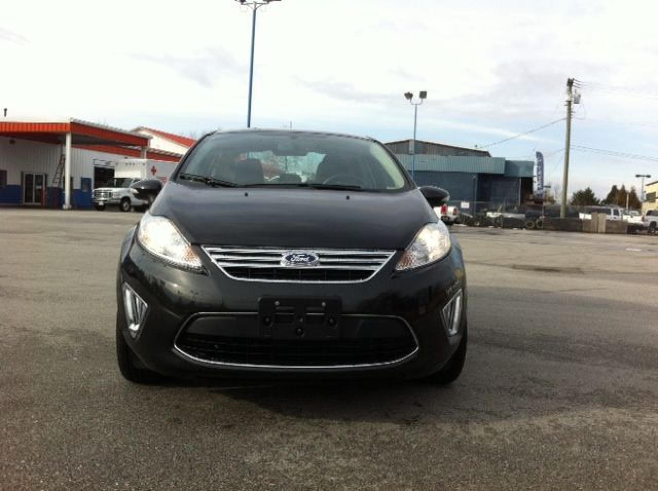 2013 Ford Fiesta Titanium - Photo #5