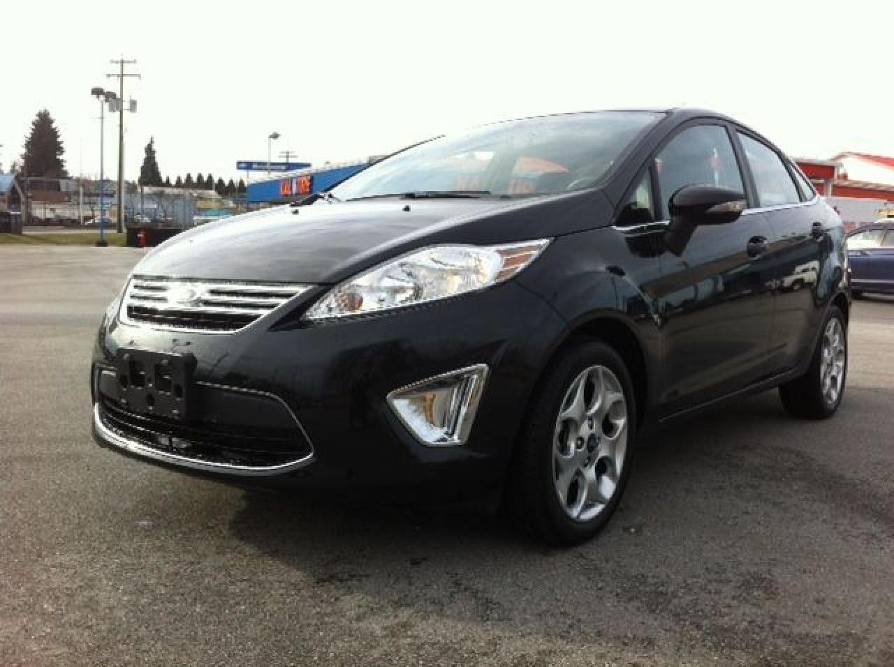 2013 Ford Fiesta Titanium - Photo #9