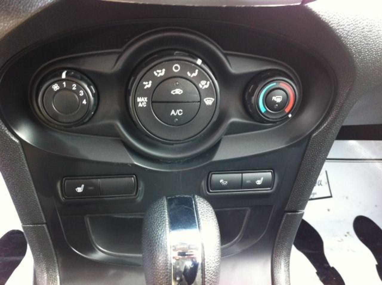2013 Ford Fiesta Titanium - Photo #12