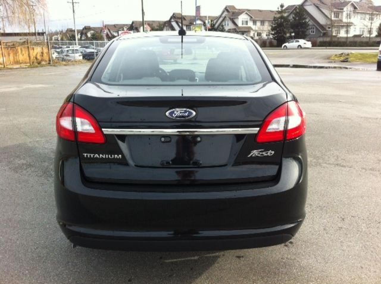 2013 Ford Fiesta Titanium - Photo #14