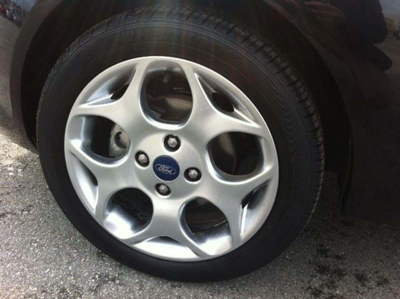 2013 Ford Fiesta Titanium - Photo #15