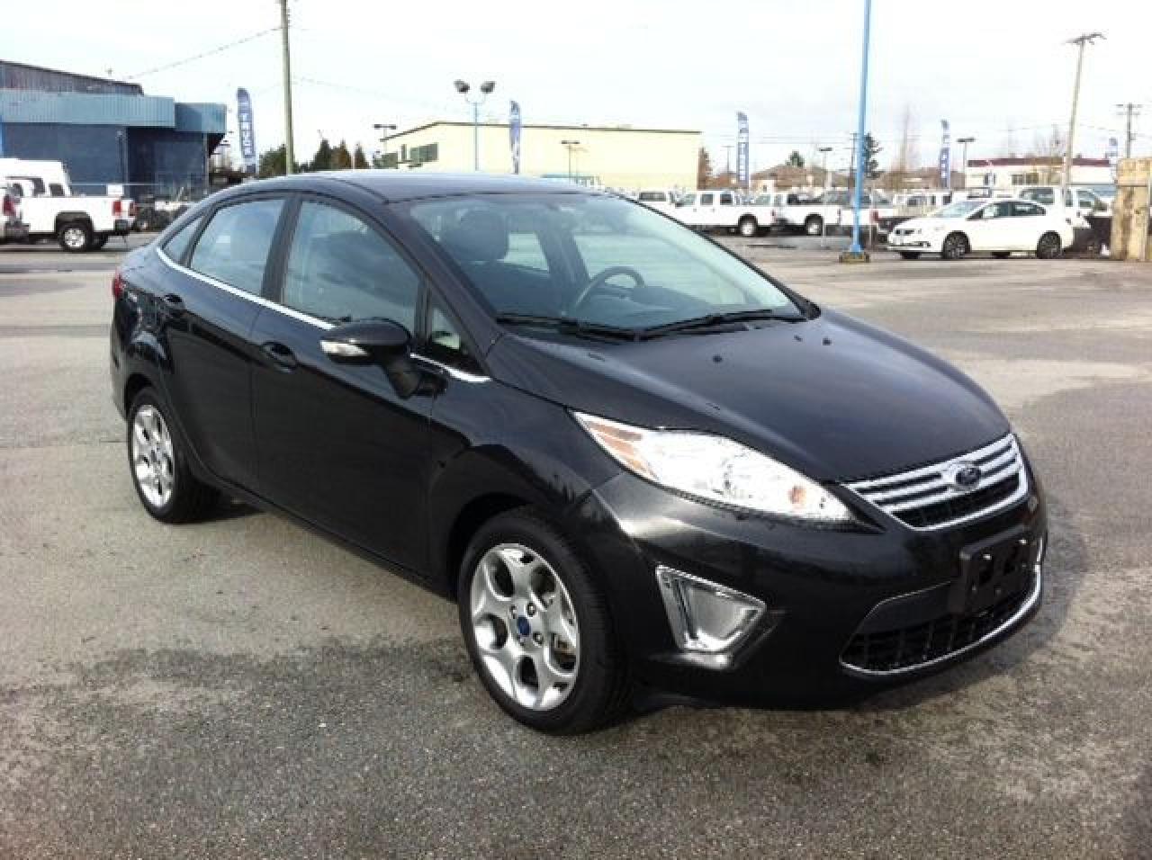 2013 Ford Fiesta Titanium - Photo #17