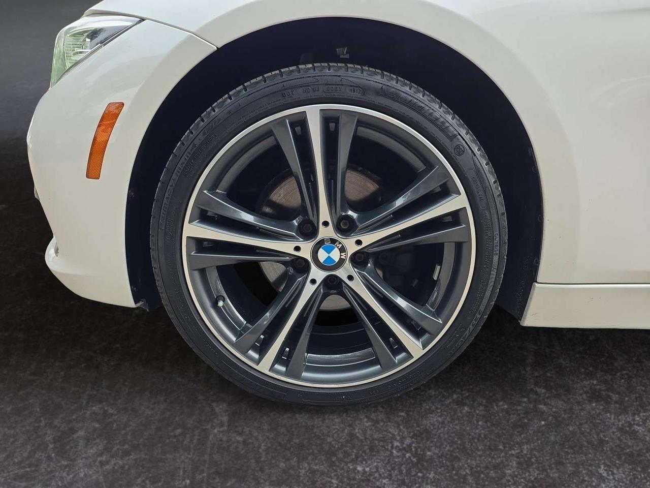 2017 BMW 3 Series 330i xDrive * NO ACCIDENTS / RED INTERIOR / NAVI /CAM /ROOF / LED LIGHTS Photo
