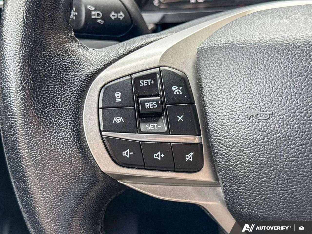 2023 Ford Explorer Limited   MOONROOF   LTHR   HTD STEER WHEEL Photo