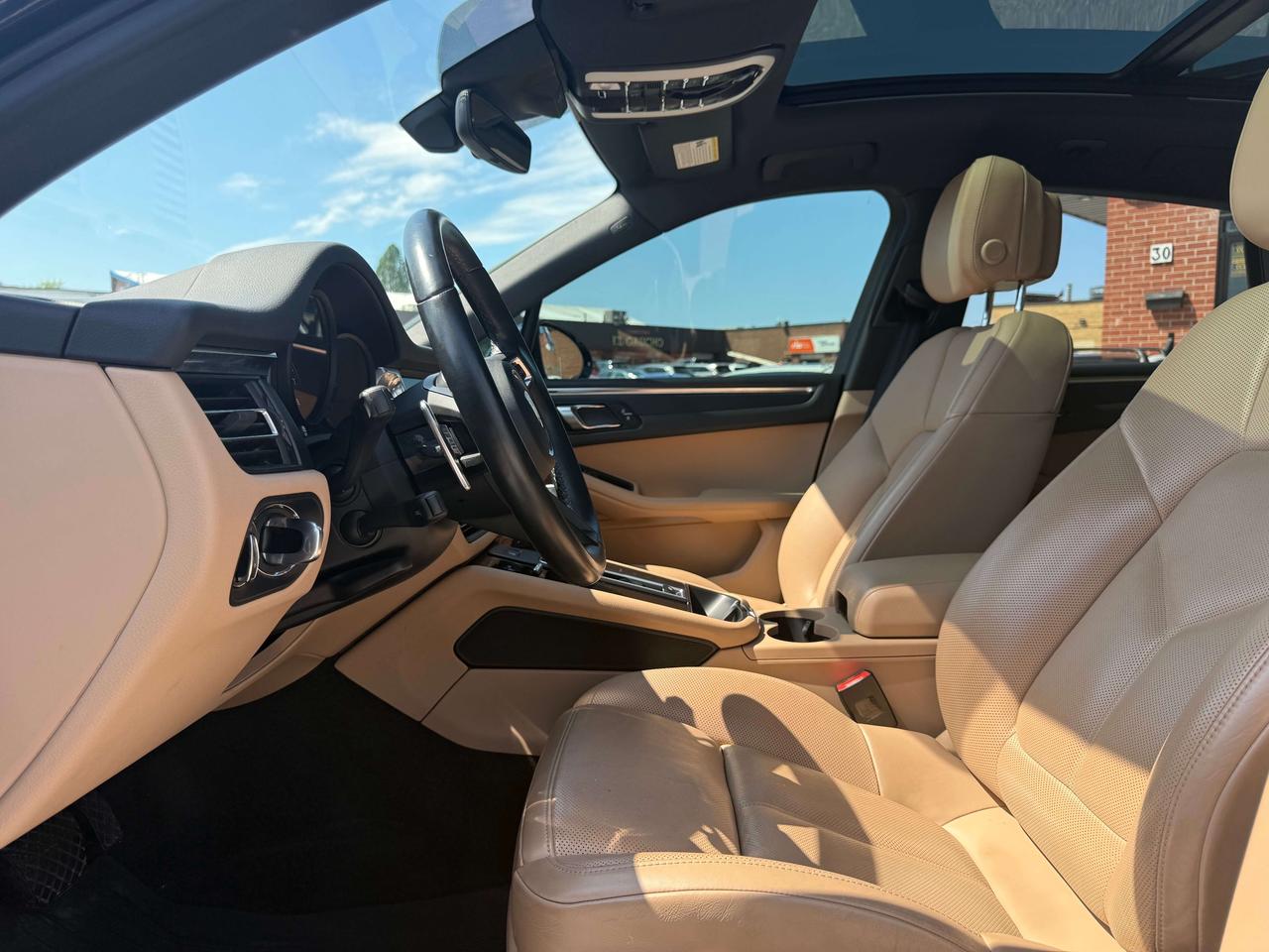 2023 Porsche Macan No Accidents l One Owner l AWD l Porsche Warranty Photo
