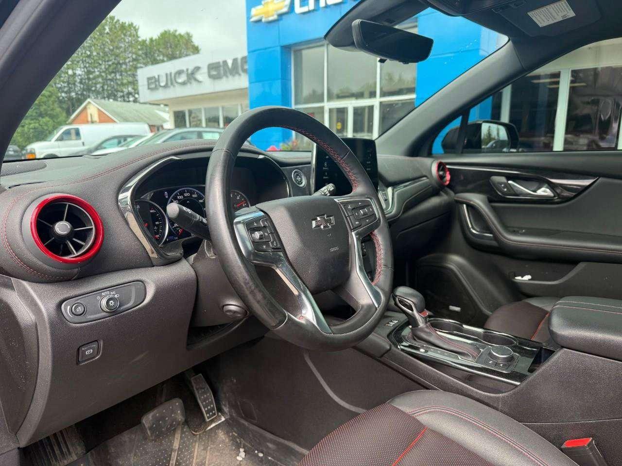 2024 Chevrolet Blazer ALL WEATHER MATS. FRONT VENTILATED AND HEATED SEATS. REAR HEATED SEATS. HD SURROUND VISION. HITCH GUIDANCE. Photo