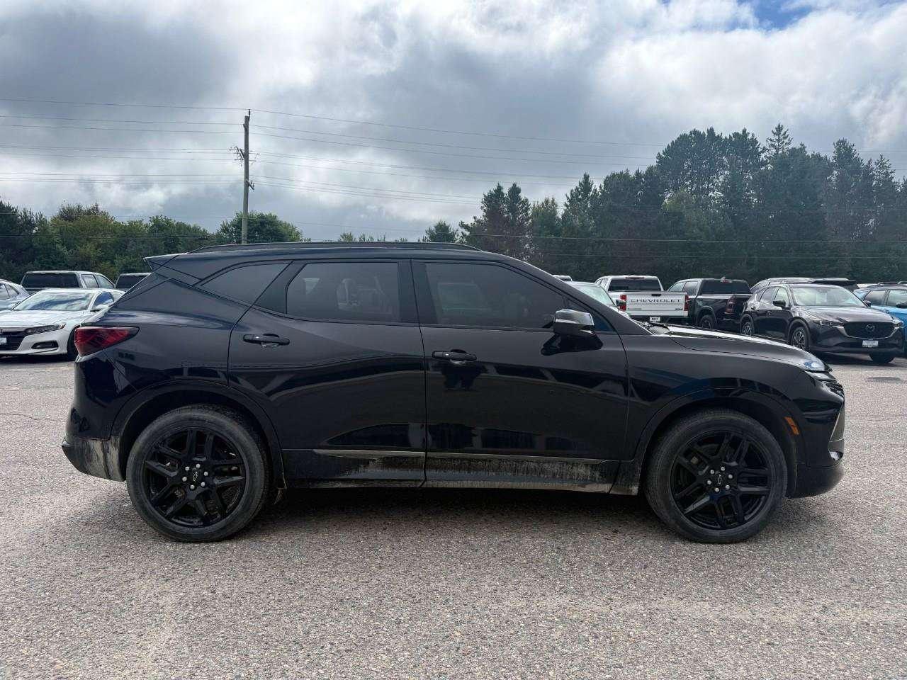 2024 Chevrolet Blazer ALL WEATHER MATS. FRONT VENTILATED AND HEATED SEATS. REAR HEATED SEATS. HD SURROUND VISION. HITCH GUIDANCE. Photo