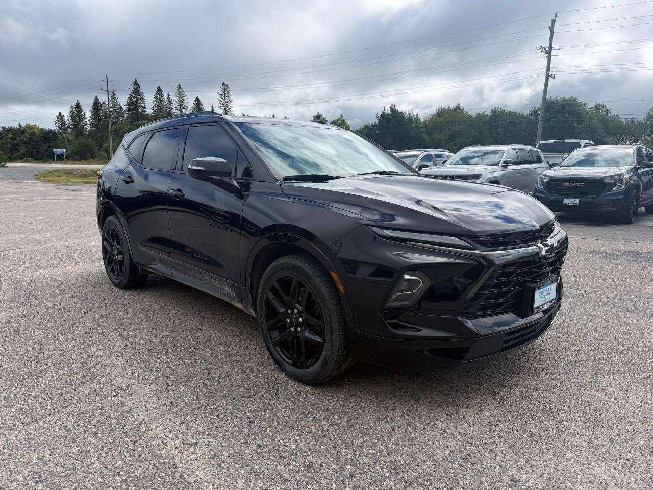 2024 Chevrolet Blazer ALL WEATHER MATS. FRONT VENTILATED AND HEATED SEATS. REAR HEATED SEATS. HD SURROUND VISION. HITCH GUIDANCE. Photo