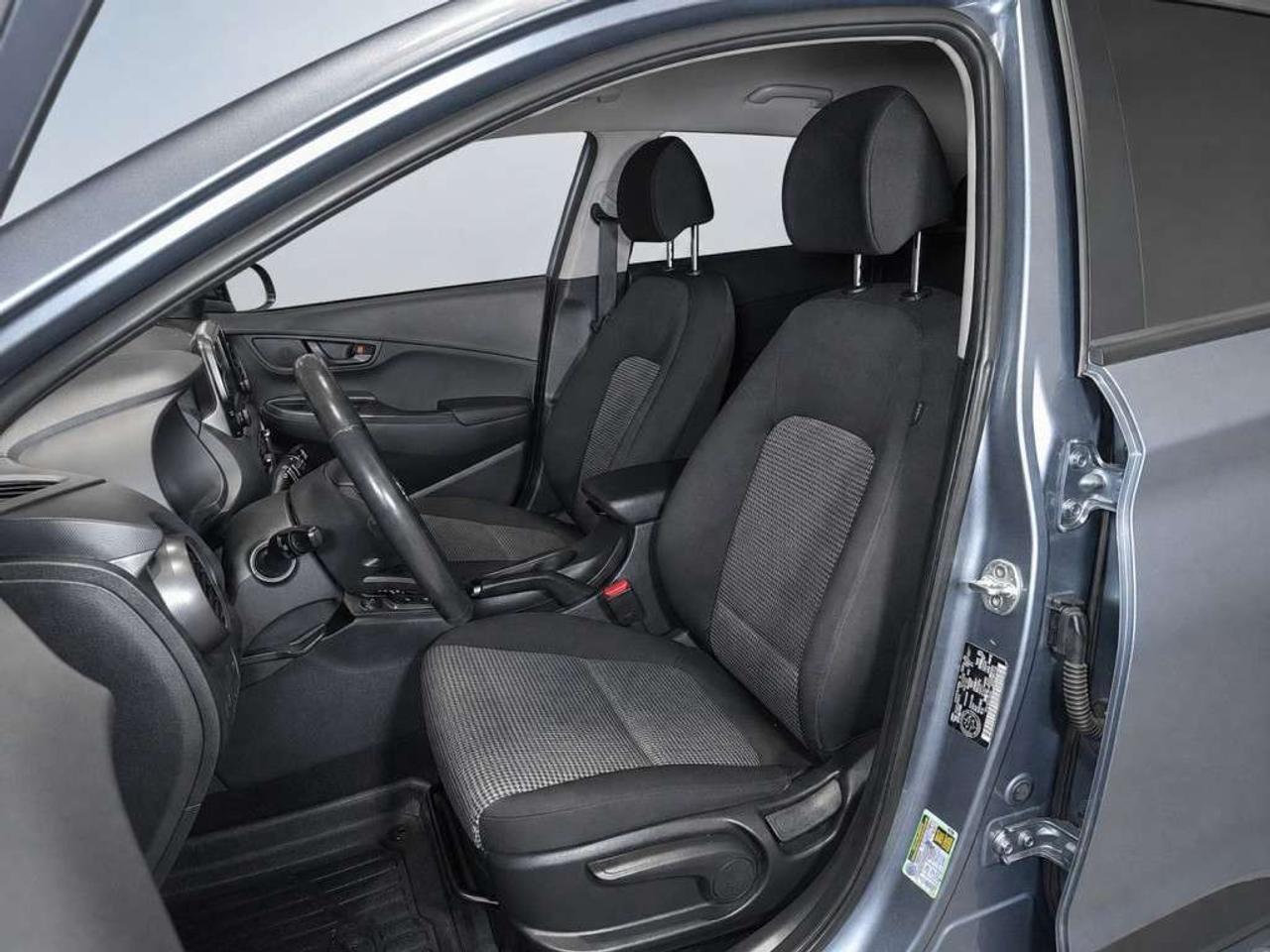 2020 Hyundai KONA Preferred      Blind Spot Assist   Lane Assist   Touchscreen  Apple CarPlay/Android Auto   Clean CARFAX   Heated Front se Photo
