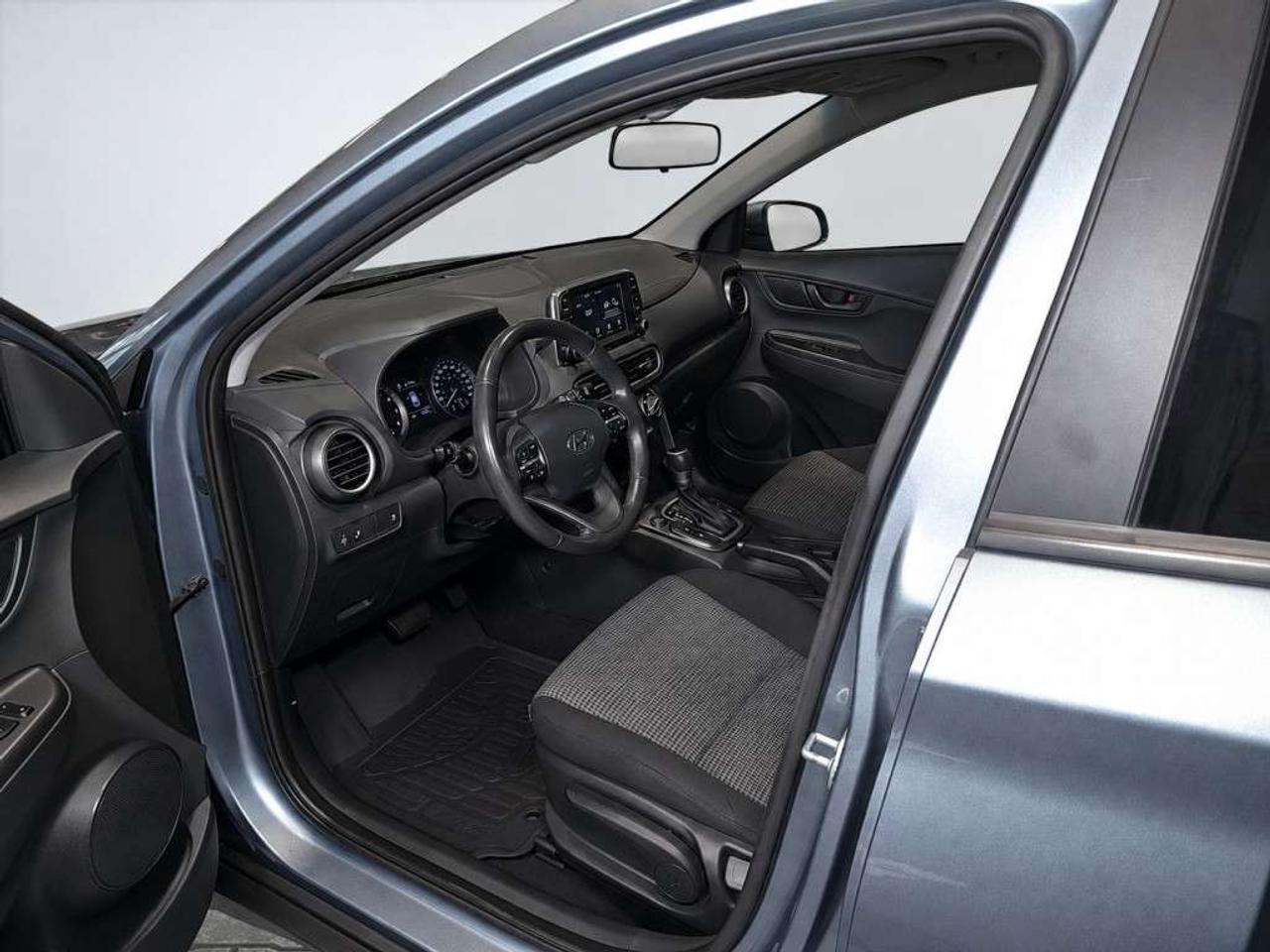 2020 Hyundai KONA Preferred      Blind Spot Assist   Lane Assist   Touchscreen  Apple CarPlay/Android Auto   Clean CARFAX   Heated Front se Photo