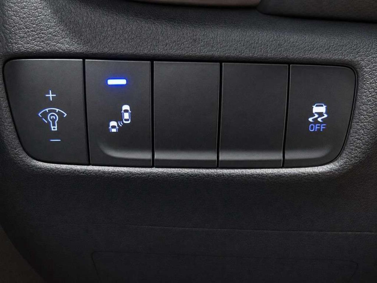 2020 Hyundai KONA Preferred      Blind Spot Assist   Lane Assist   Touchscreen  Apple CarPlay/Android Auto   Clean CARFAX   Heated Front se Photo