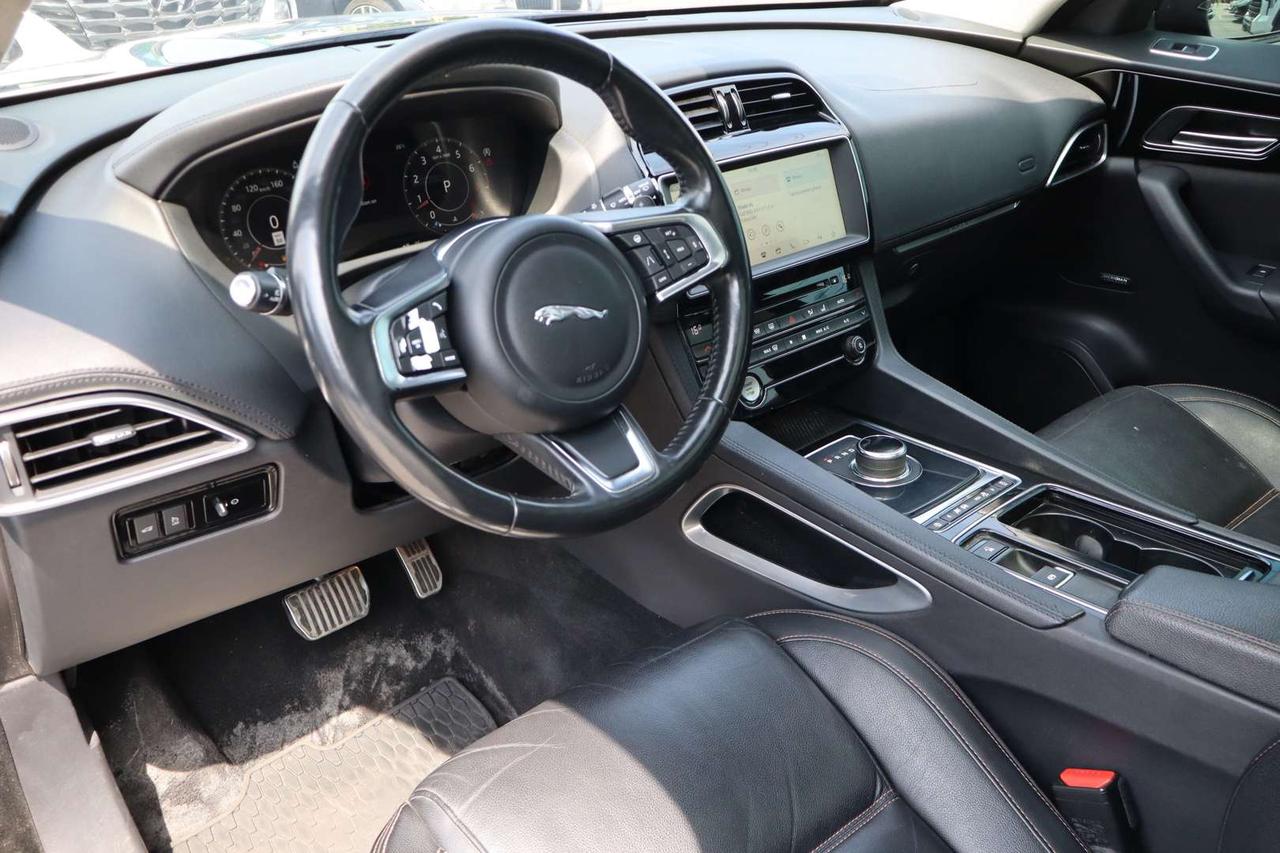 2019 Jaguar F-PACE 25t Prestige Photo
