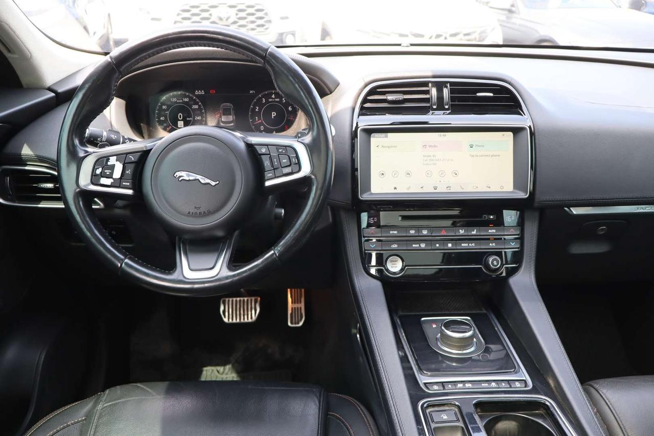 2019 Jaguar F-PACE 25t Prestige Photo