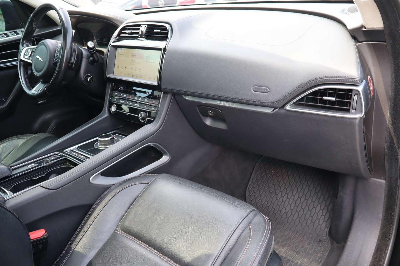 2019 Jaguar F-PACE 25t Prestige Photo