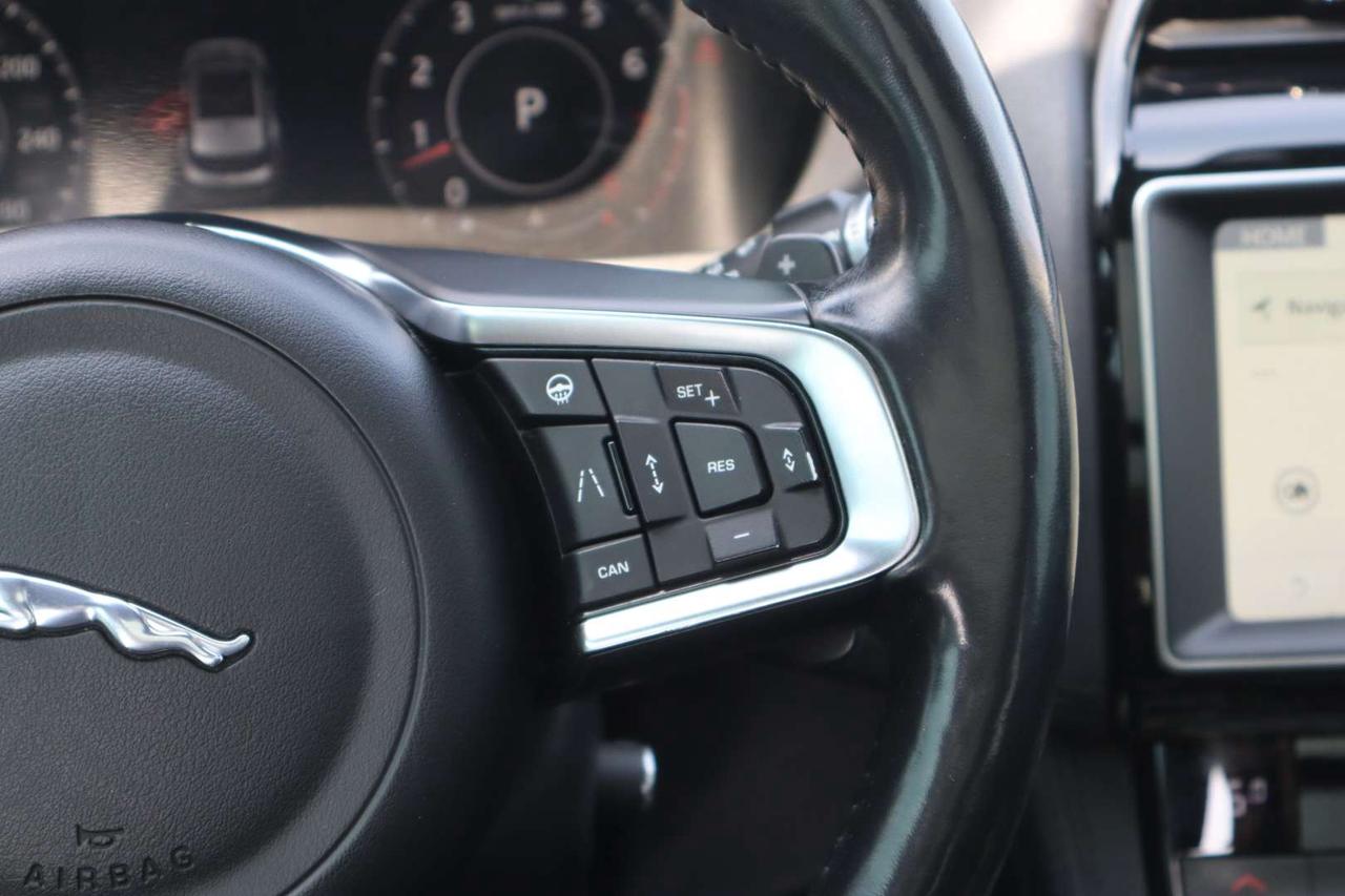 2019 Jaguar F-PACE 25t Prestige Photo