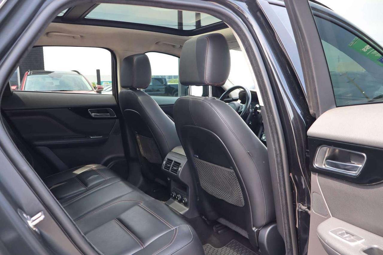 2019 Jaguar F-PACE 25t Prestige Photo