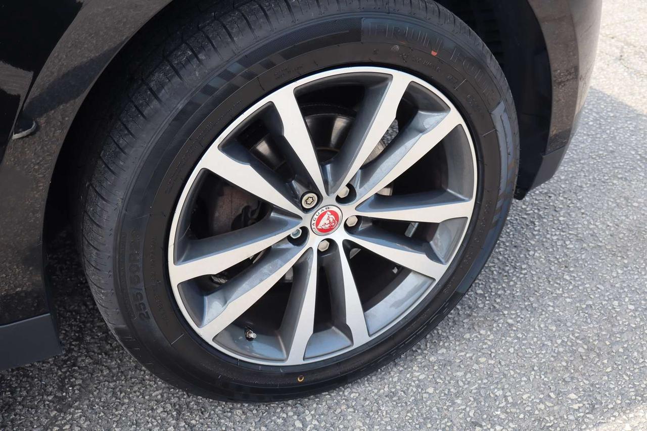 2019 Jaguar F-PACE 25t Prestige Photo