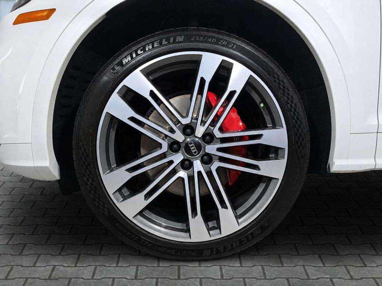 2020 Audi SQ5 45 TFSI quattro   NAVI   Leather   Sunroof   Drive Assist   Audi Genuine Base Carrier Included Photo