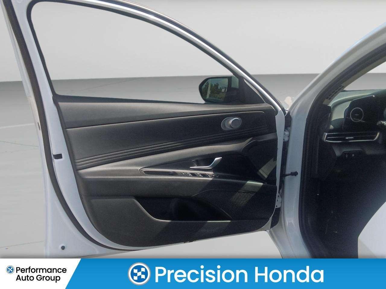 2025 Hyundai Elantra Preferred Leather Sunroof Alloy Wheels Navigation Photo