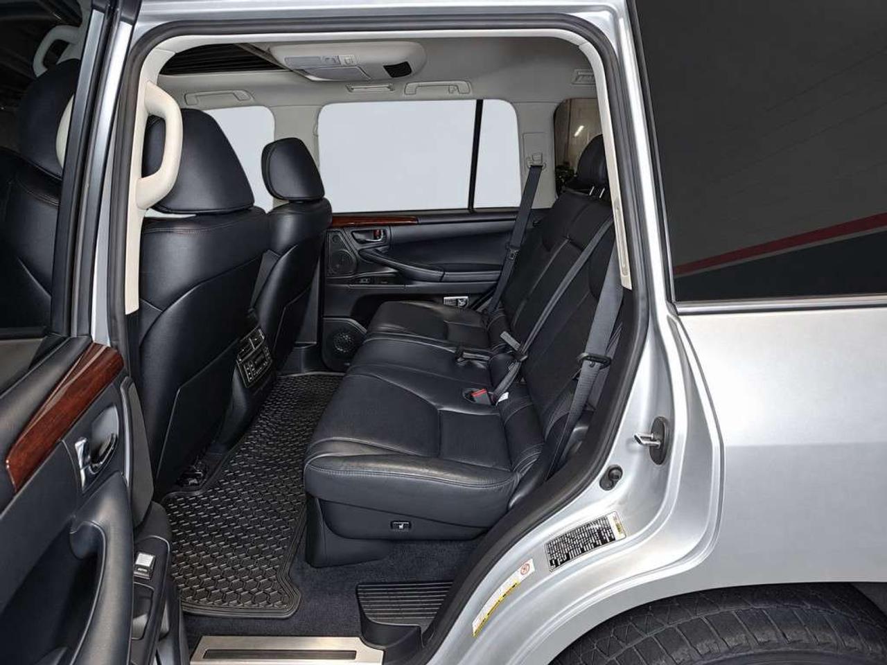 2011 Lexus LX 570 LX 570 / NAVI / Leather / Sunroof / Heated & Cooled Seats / 360 Camera / 4WD Photo