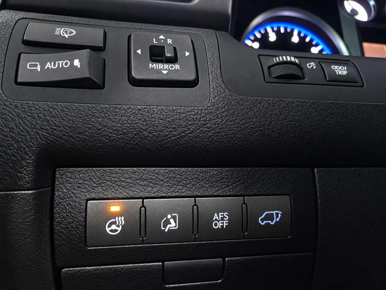 2011 Lexus LX 570 LX 570 / NAVI / Leather / Sunroof / Heated & Cooled Seats / 360 Camera / 4WD Photo