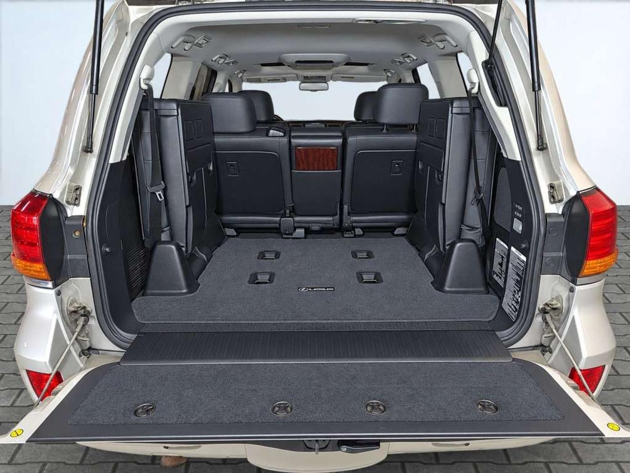 2011 Lexus LX 570 LX 570 / NAVI / Leather / Sunroof / Heated & Cooled Seats / 360 Camera / 4WD Photo