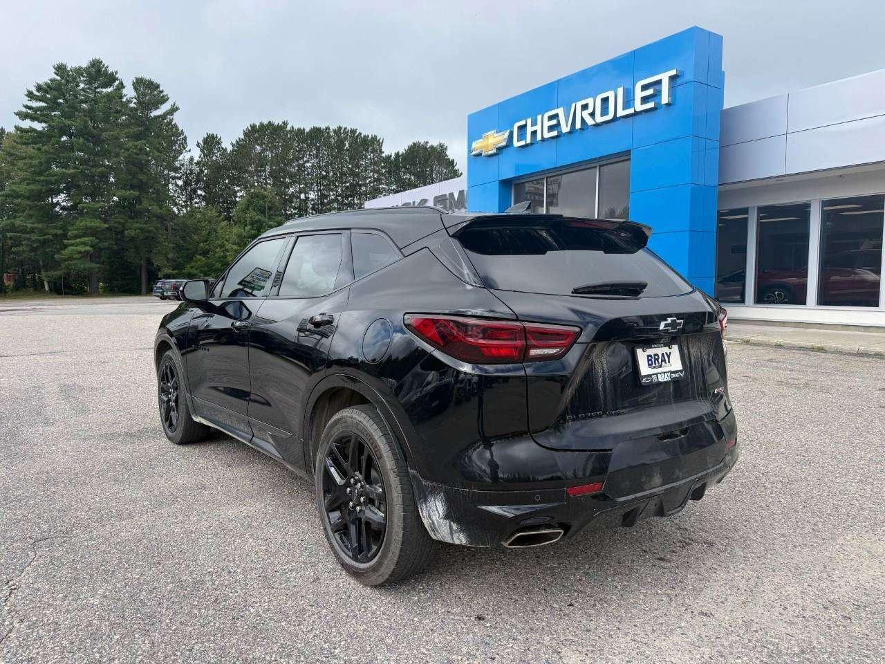 2024 Chevrolet Blazer ALL WEATHER MATS. FRONT VENTILATED AND HEATED SEATS. REAR HEATED SEATS. HD SURROUND VISION. HITCH GUIDANCE. Photo